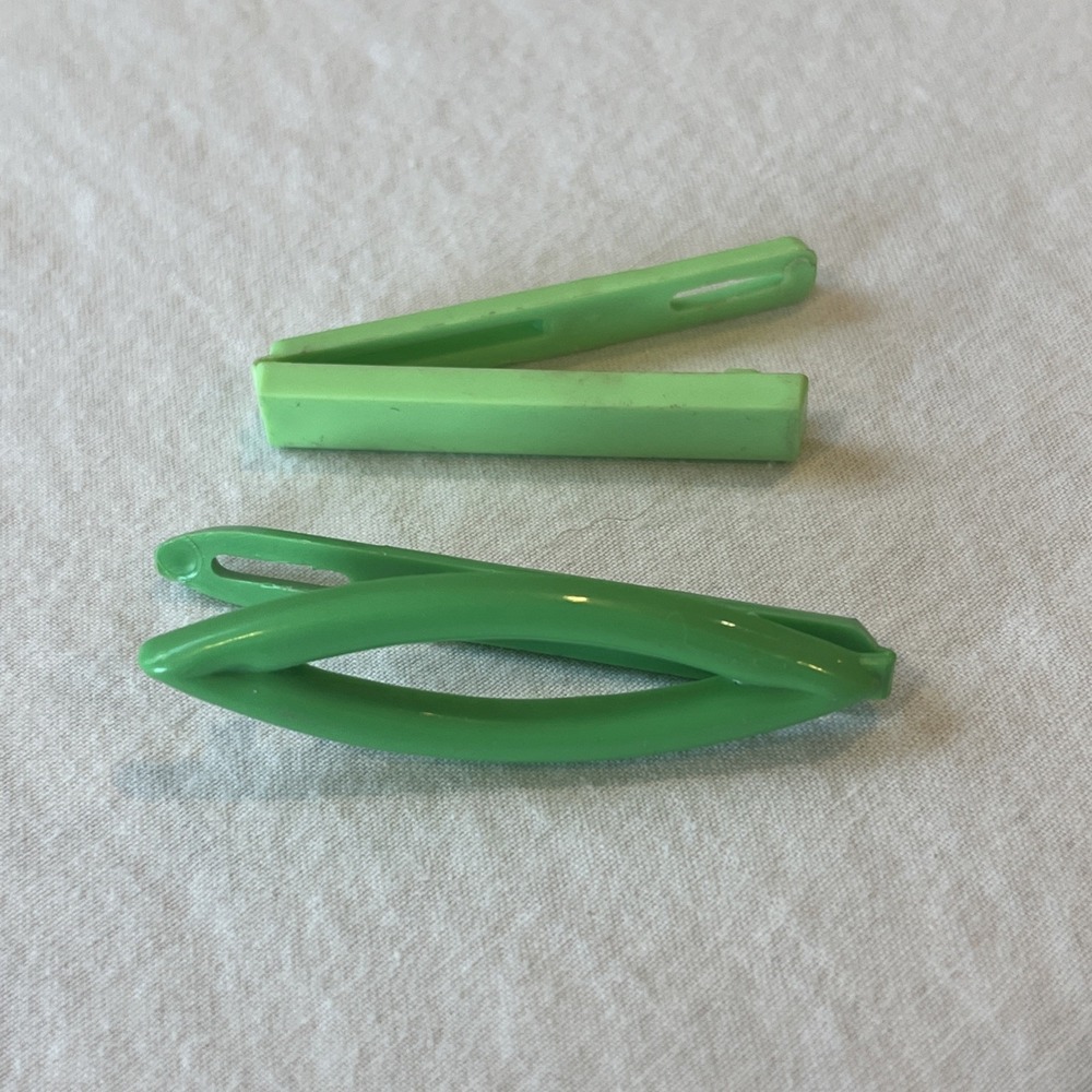 Vintage 70s-80s Girls Barrette Lot Of 2 Pair Plastic Clip In